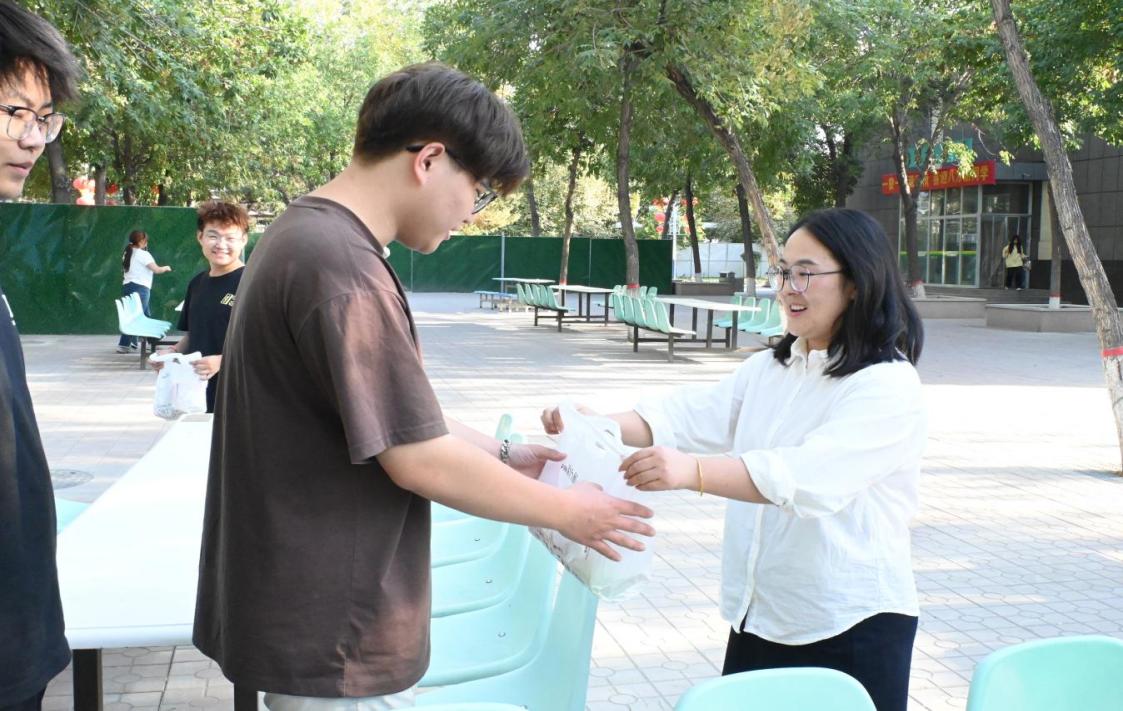 三进深耕育桃李 同心筑梦践初心